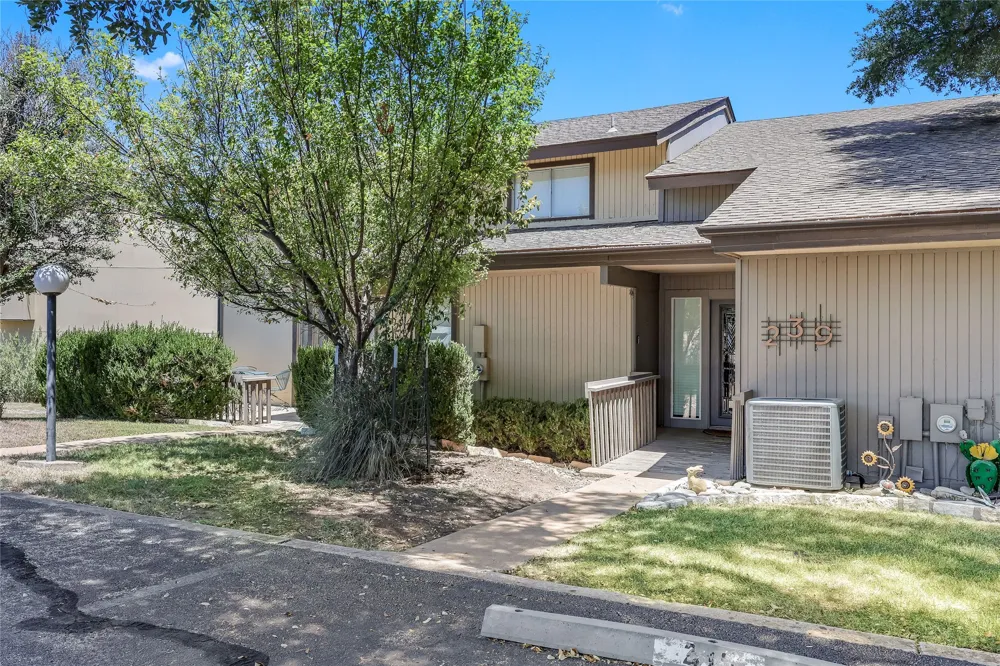 239 VENTURE BOULEVARD S Point Venture, TX 78645