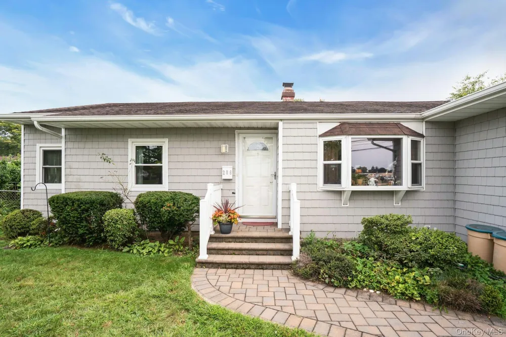 206 Alkier Street Brentwood, NY 11717