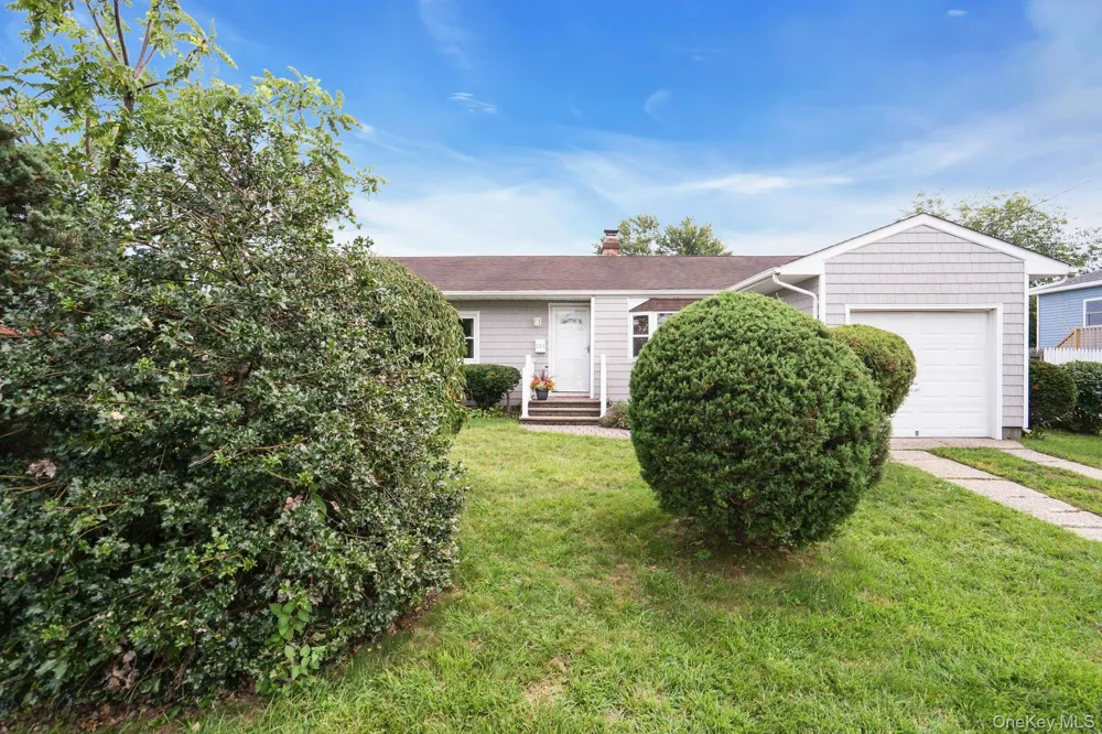 206 Alkier Street Brentwood, NY 11717