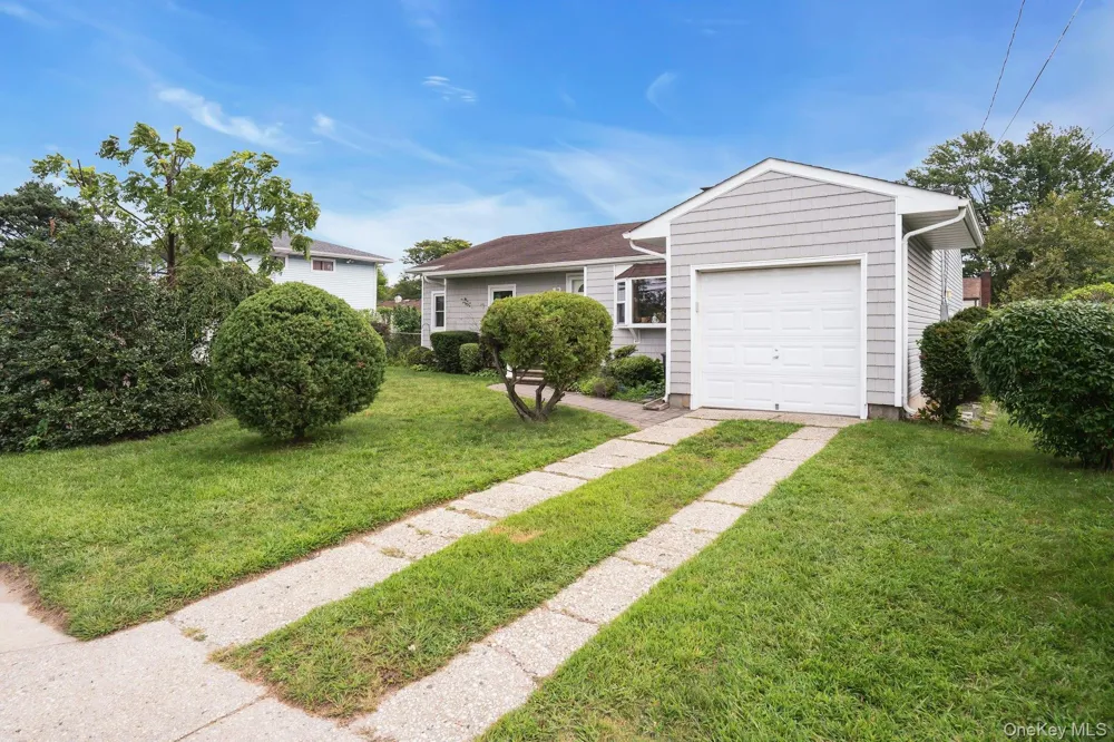 206 Alkier Street Brentwood, NY 11717