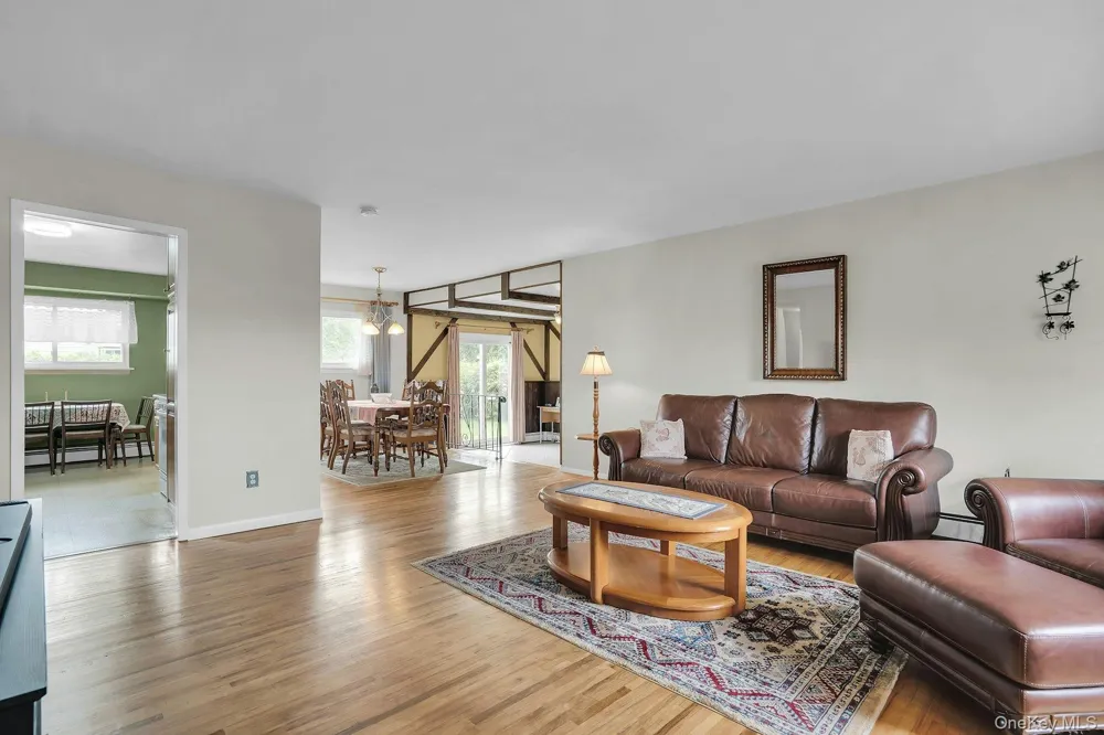 206 Alkier Street Brentwood, NY 11717