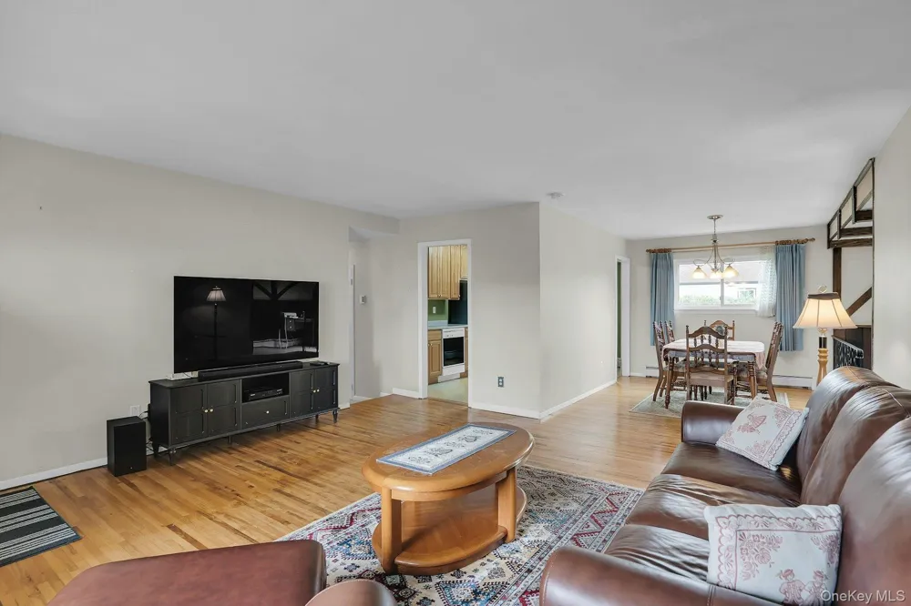 206 Alkier Street Brentwood, NY 11717