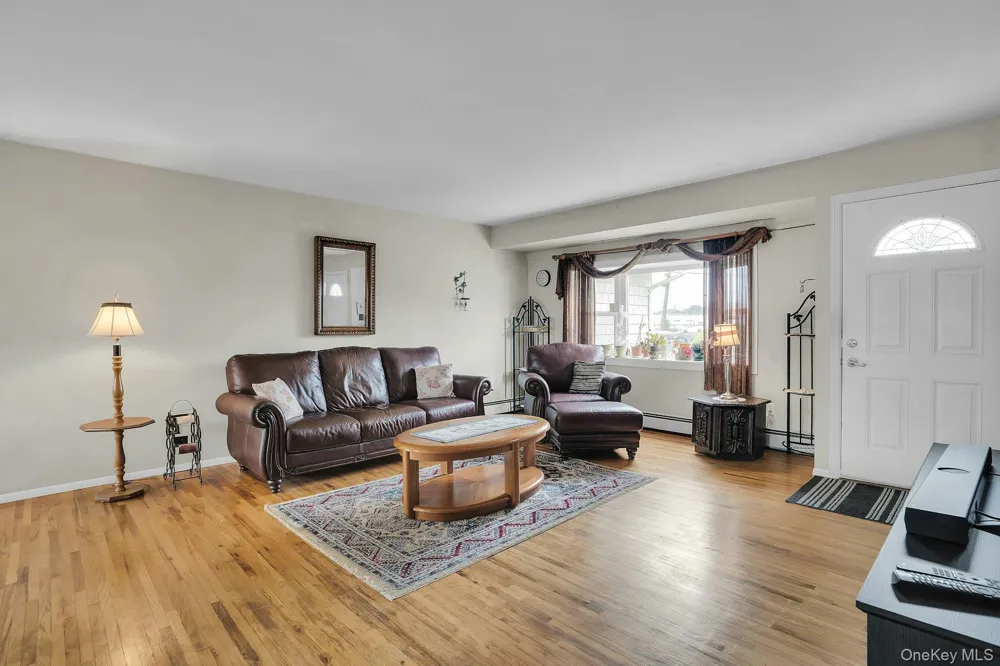 206 Alkier Street Brentwood, NY 11717