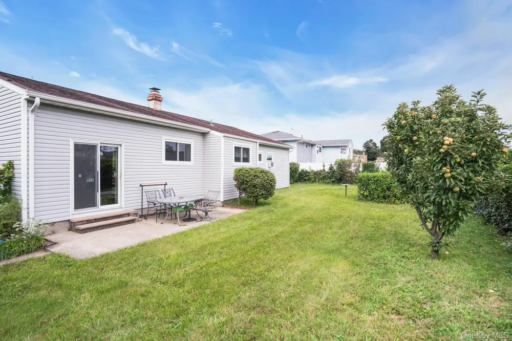 206 Alkier Street Brentwood, NY 11717