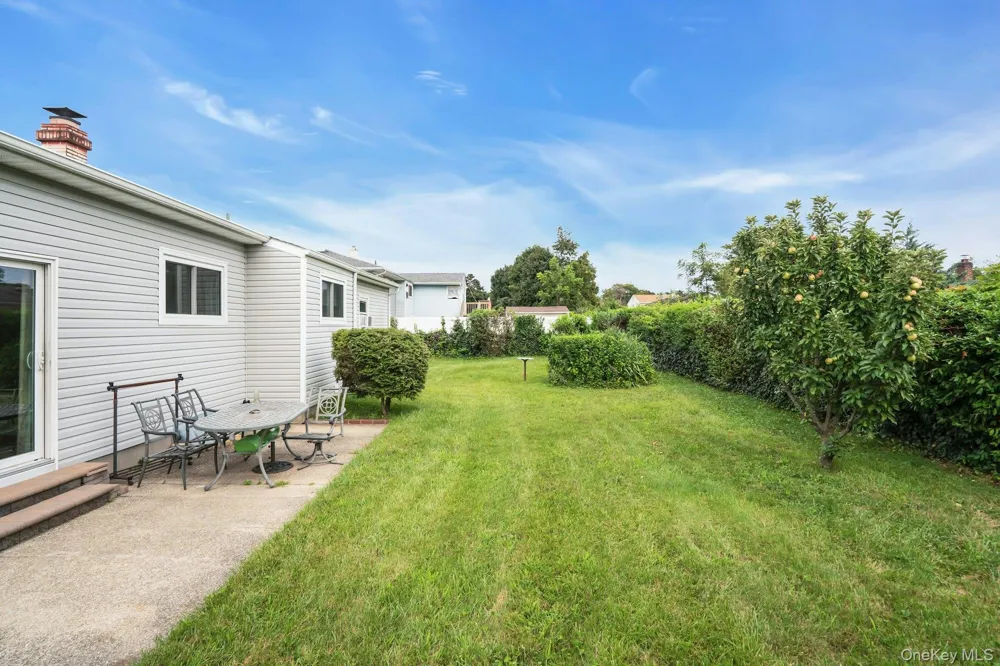 206 Alkier Street Brentwood, NY 11717