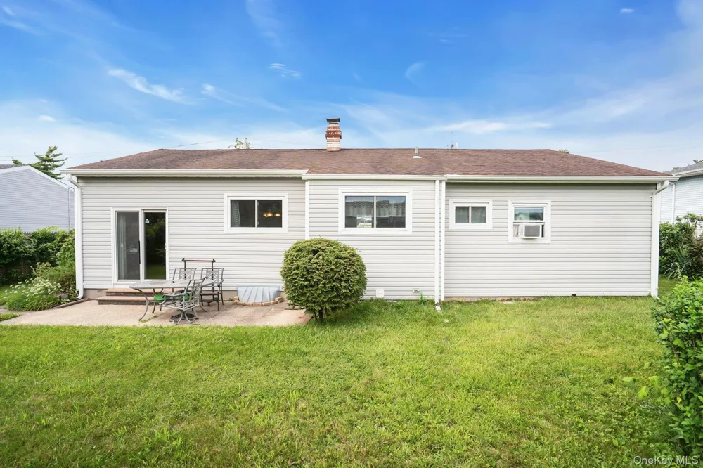 206 Alkier Street Brentwood, NY 11717