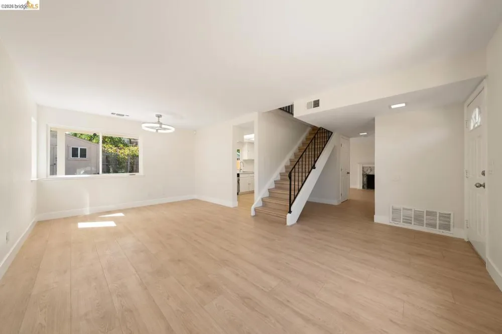 9339 Mira Del Rio DR Sacramento, CA 95827