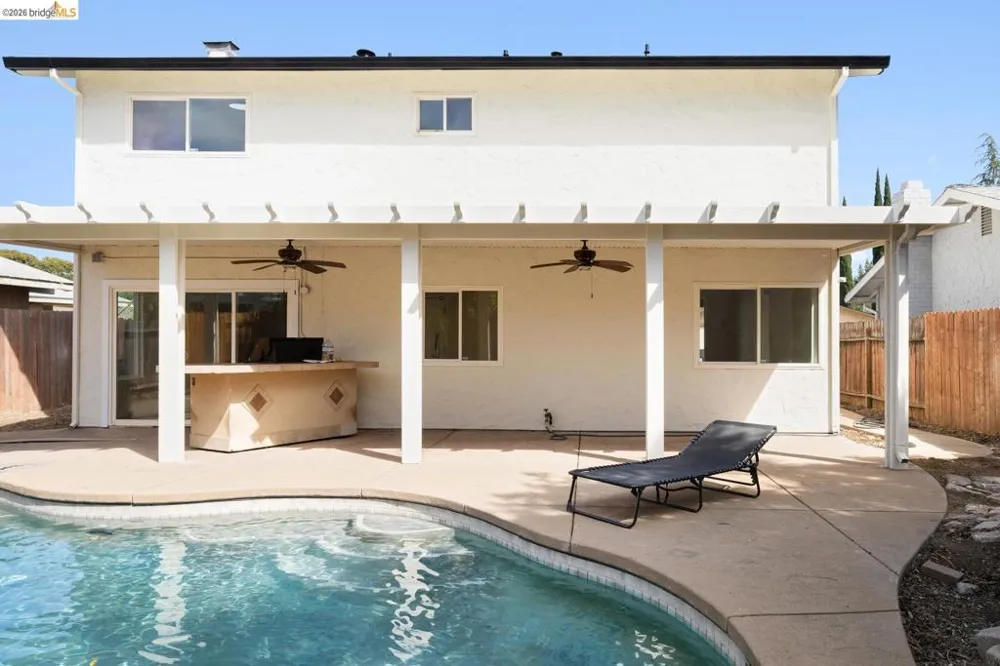 9339 Mira Del Rio DR Sacramento, CA 95827