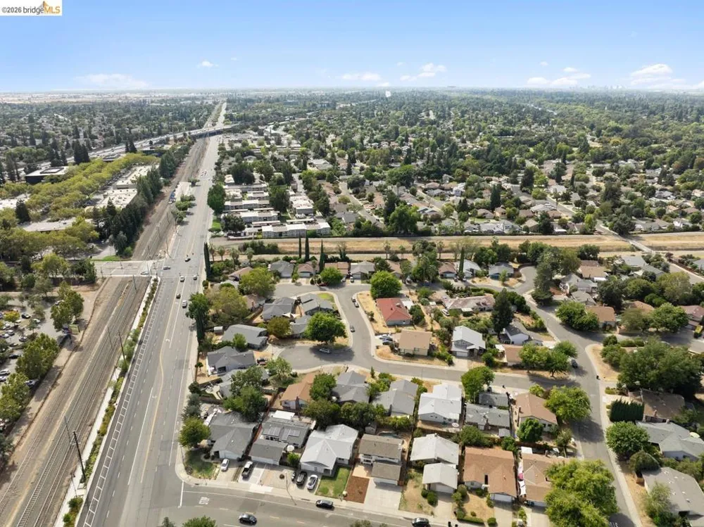 9339 Mira Del Rio DR Sacramento, CA 95827