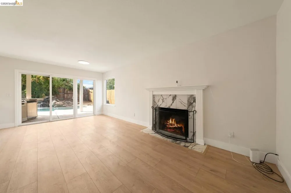 9339 Mira Del Rio DR Sacramento, CA 95827