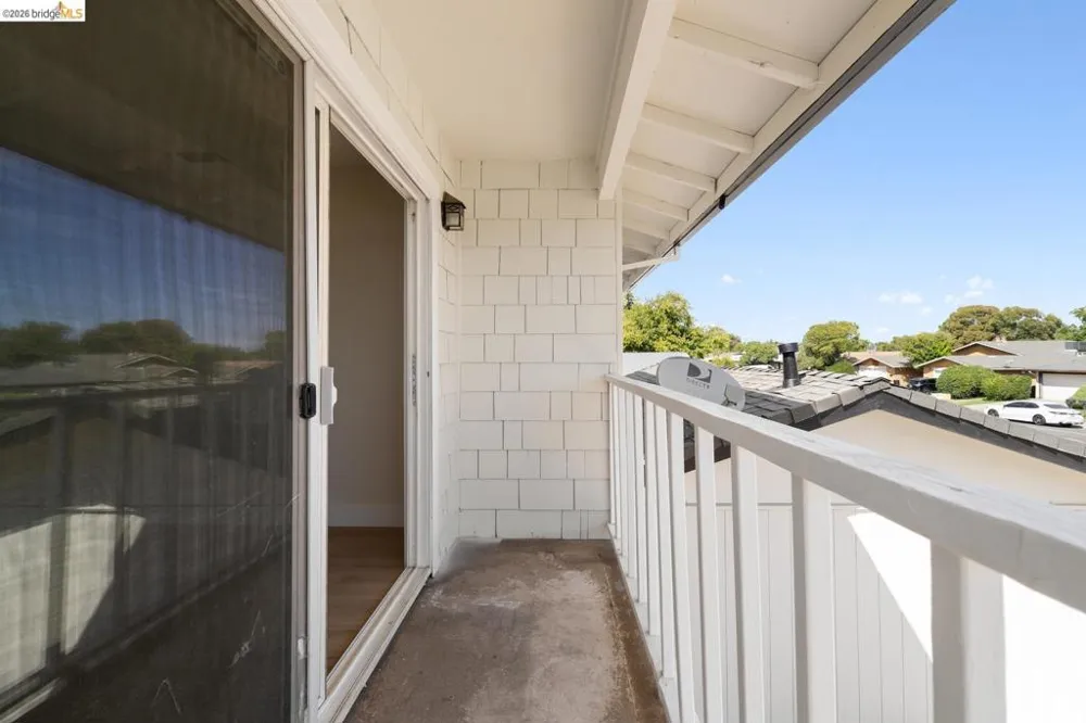9339 Mira Del Rio DR Sacramento, CA 95827