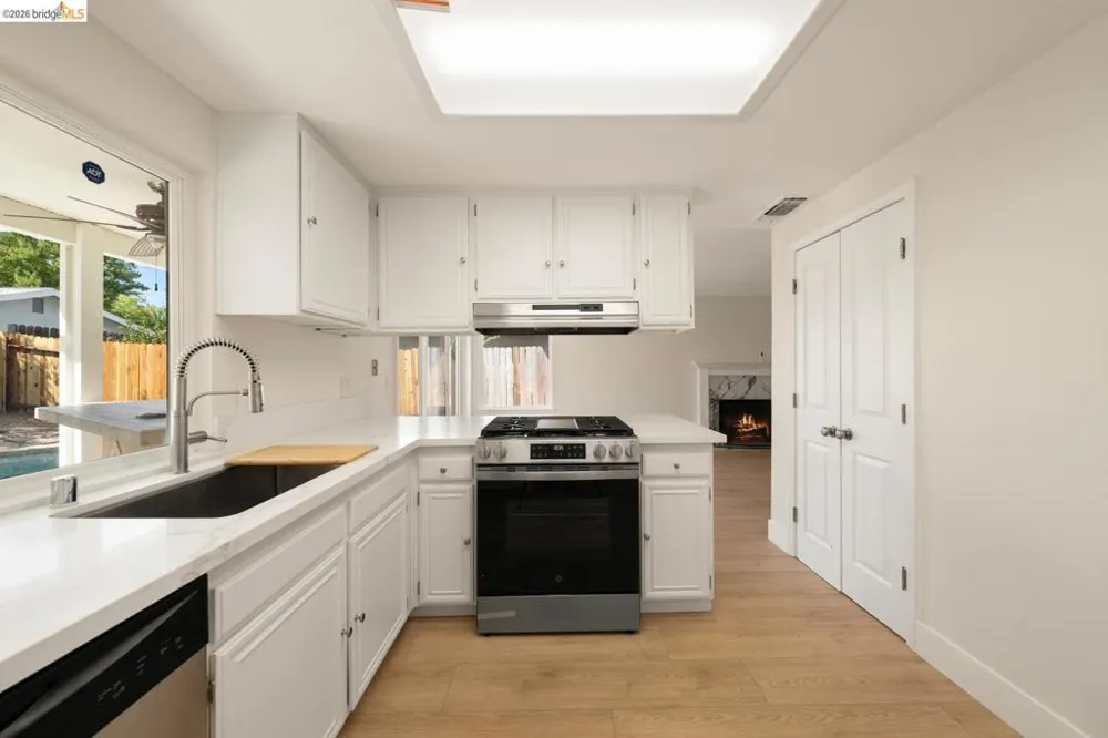 9339 Mira Del Rio DR Sacramento, CA 95827