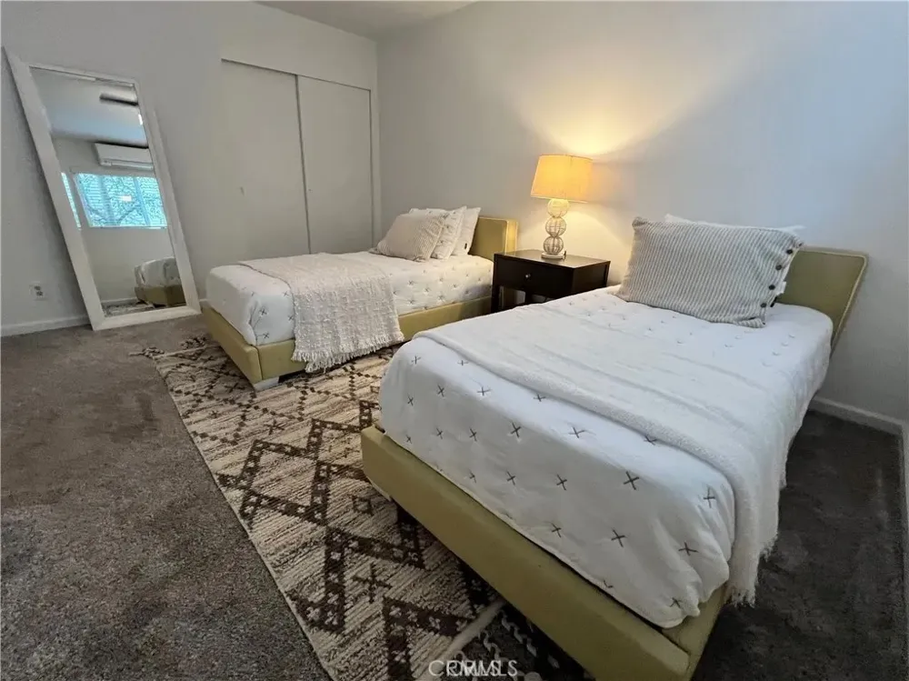 1825 Easterly Terrace Silver Lake, CA 90026