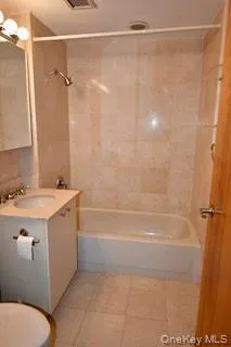 11624 Grosvenor Lane #4D Kew Gardens, NY 11418