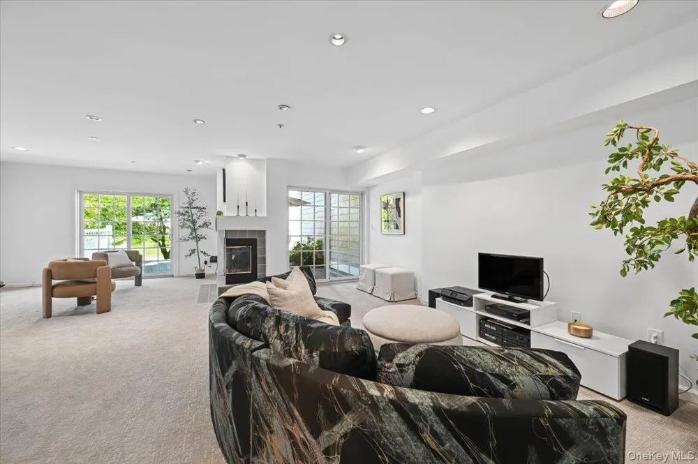 37 Clarewood Drive Hastings-on-Hudson, NY 10706