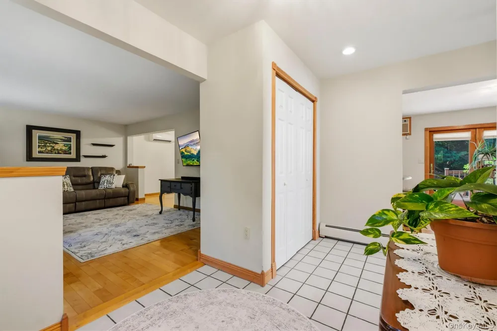 413 Sepasco Center Street Rhinebeck, NY 12572