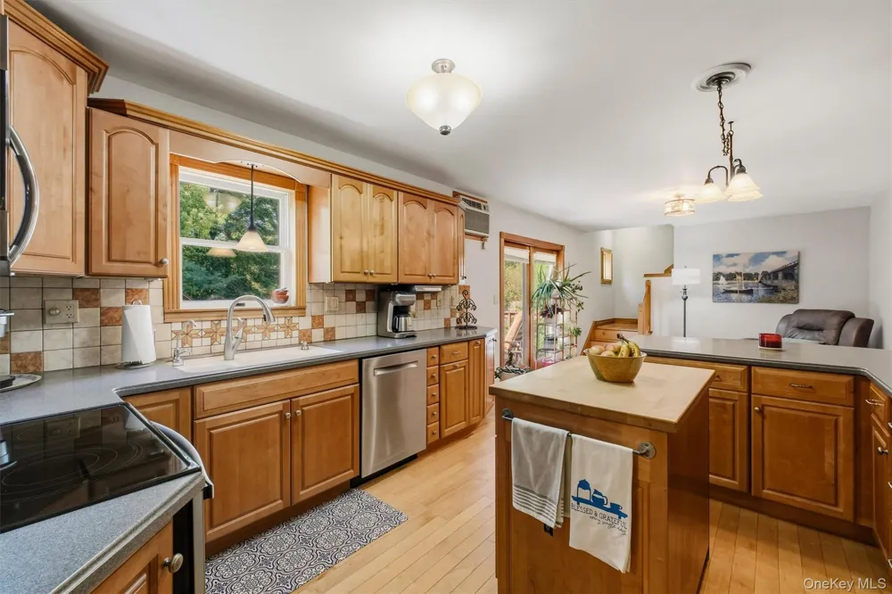 413 Sepasco Center Street Rhinebeck, NY 12572