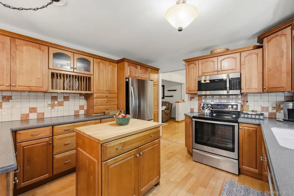 413 Sepasco Center Street Rhinebeck, NY 12572