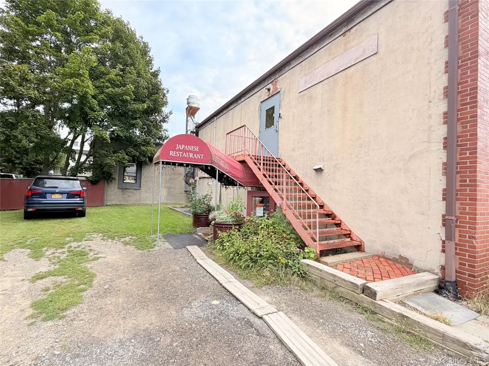65 Main Street Warwick, NY 10990
