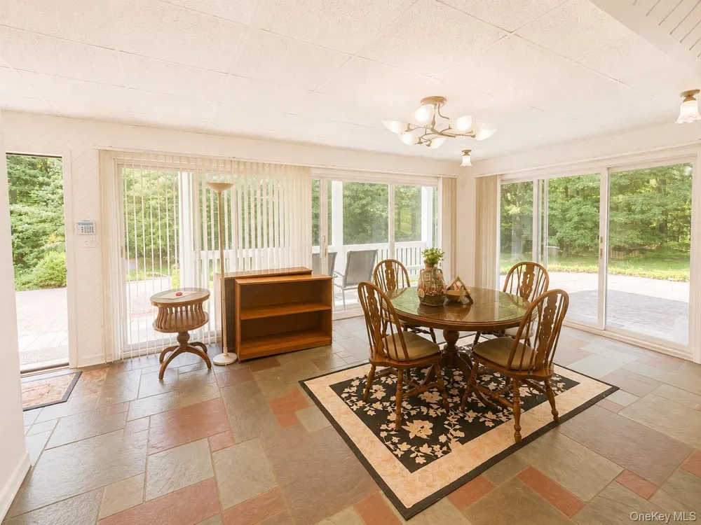 40 Maplewood Drive Northport, NY 11768