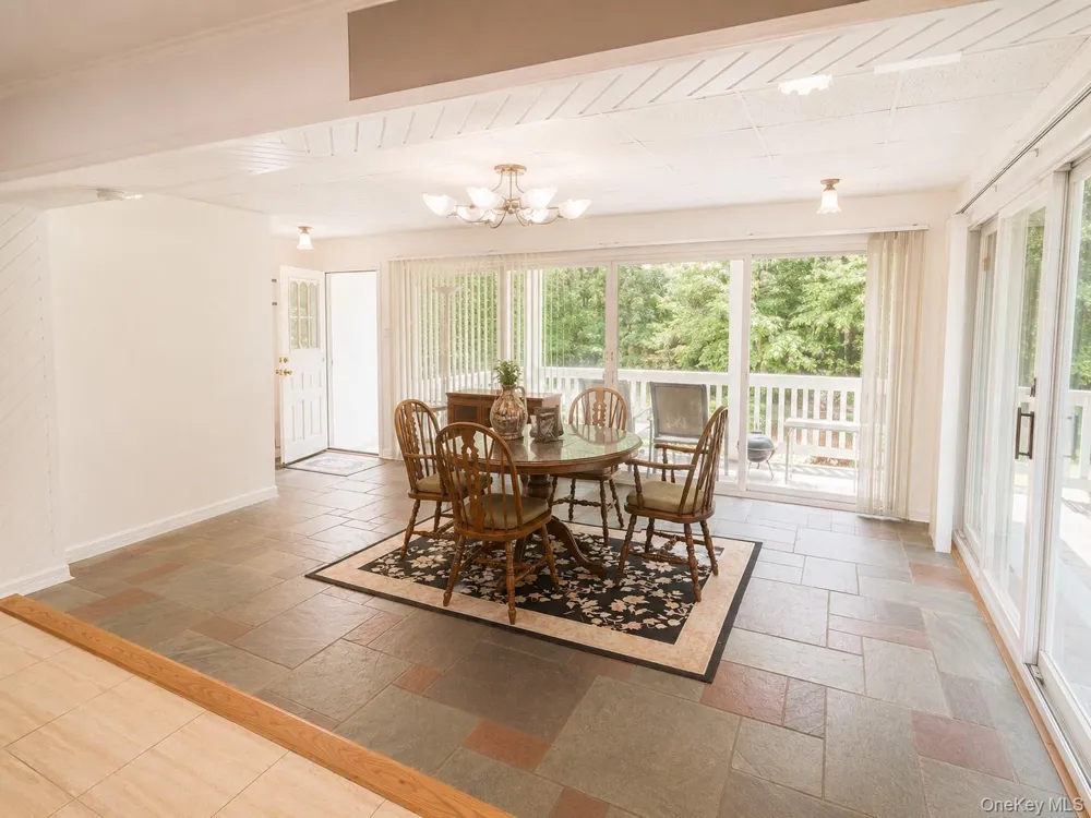 40 Maplewood Drive Northport, NY 11768