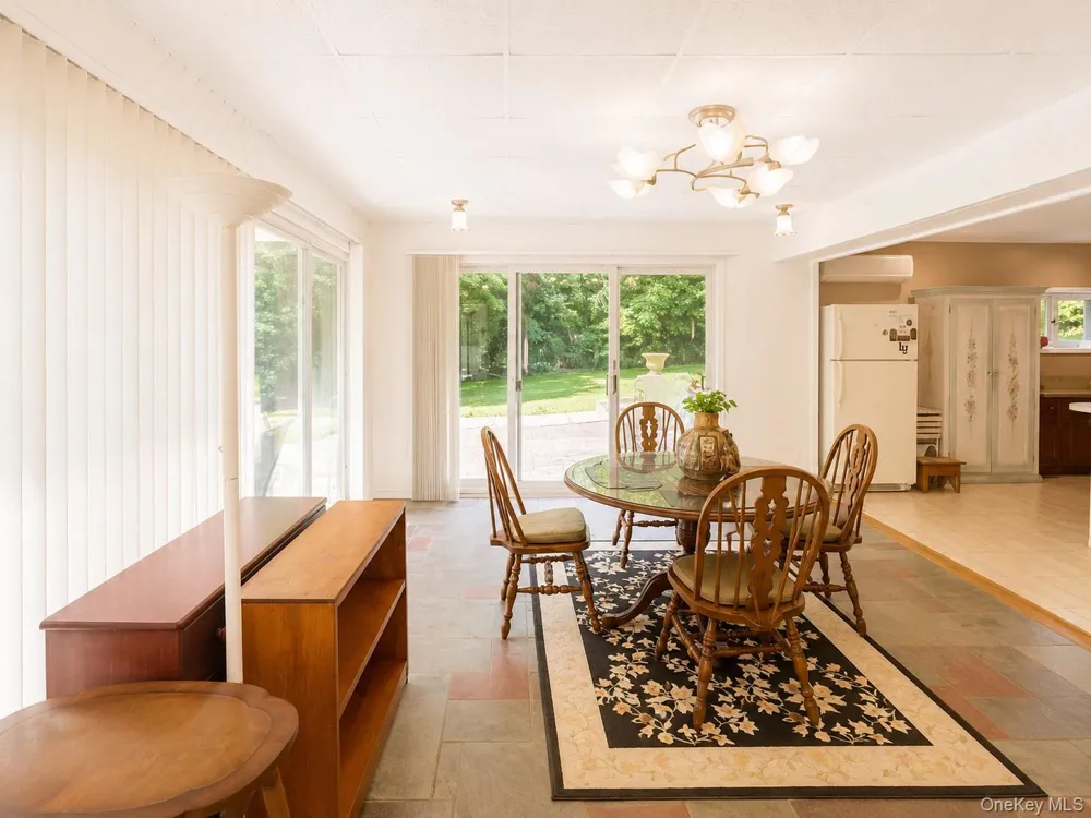 40 Maplewood Drive Northport, NY 11768