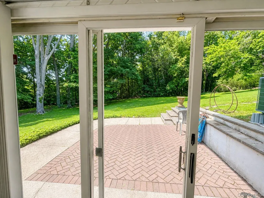 40 Maplewood Drive Northport, NY 11768