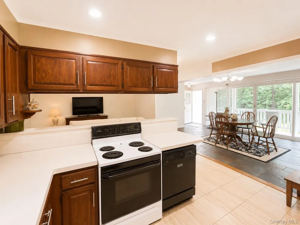 40 Maplewood Drive Northport, NY 11768