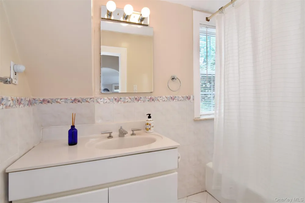 579 Manor Lane Pelham, NY 10803