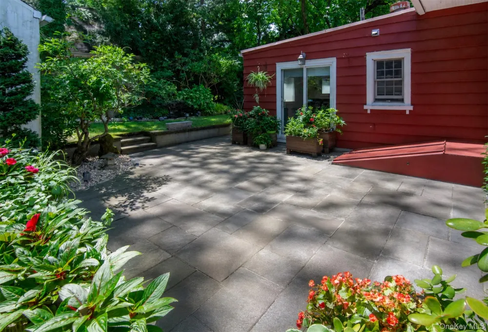 579 Manor Lane Pelham, NY 10803