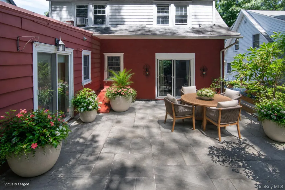 579 Manor Lane Pelham, NY 10803
