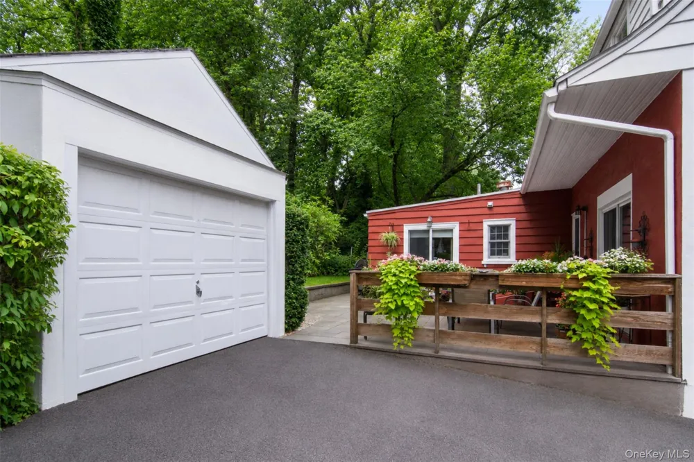 579 Manor Lane Pelham, NY 10803