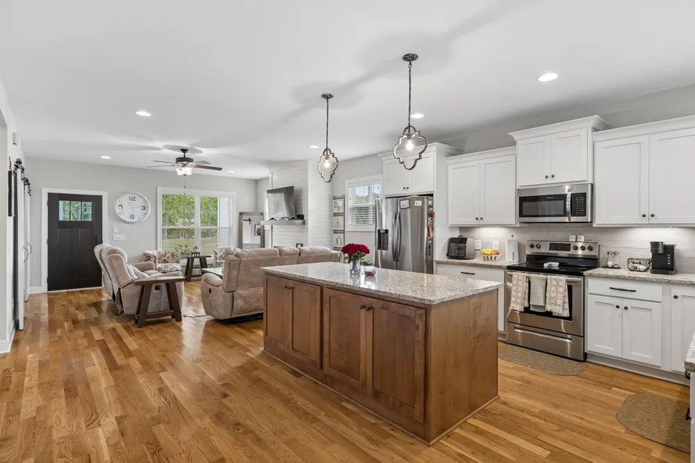 3242 Pinson School Rd Greenbrier, TN 37073