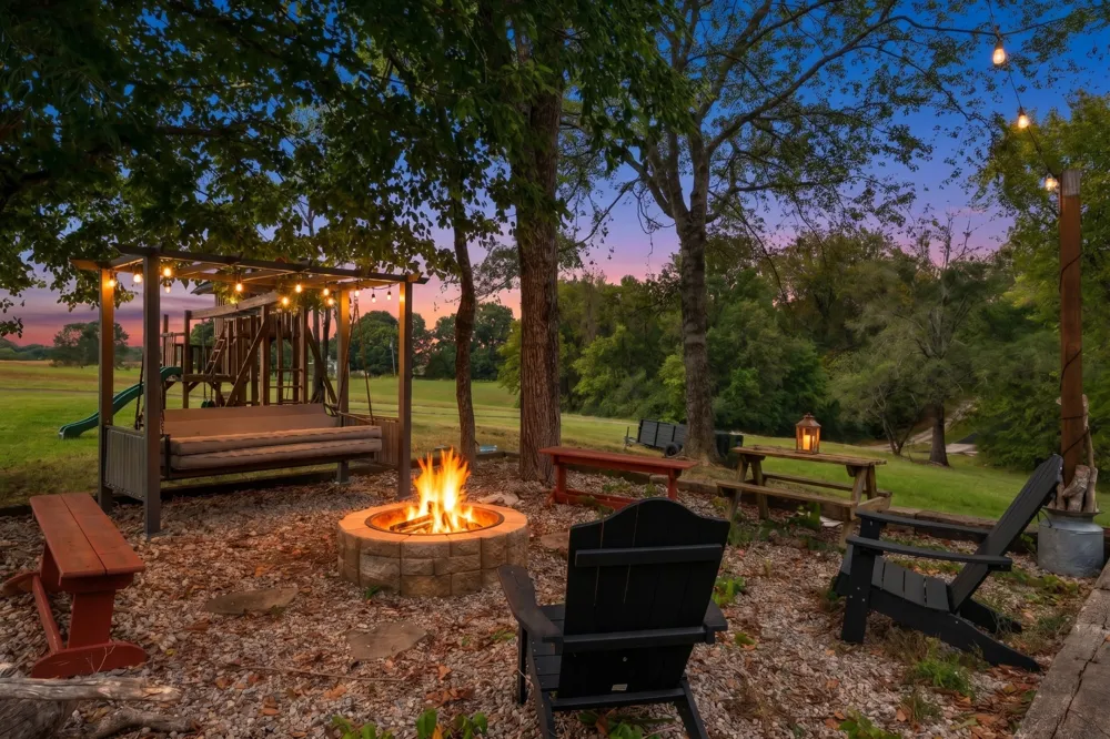 3242 Pinson School Rd Greenbrier, TN 37073