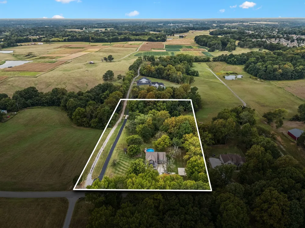 3242 Pinson School Rd Greenbrier, TN 37073