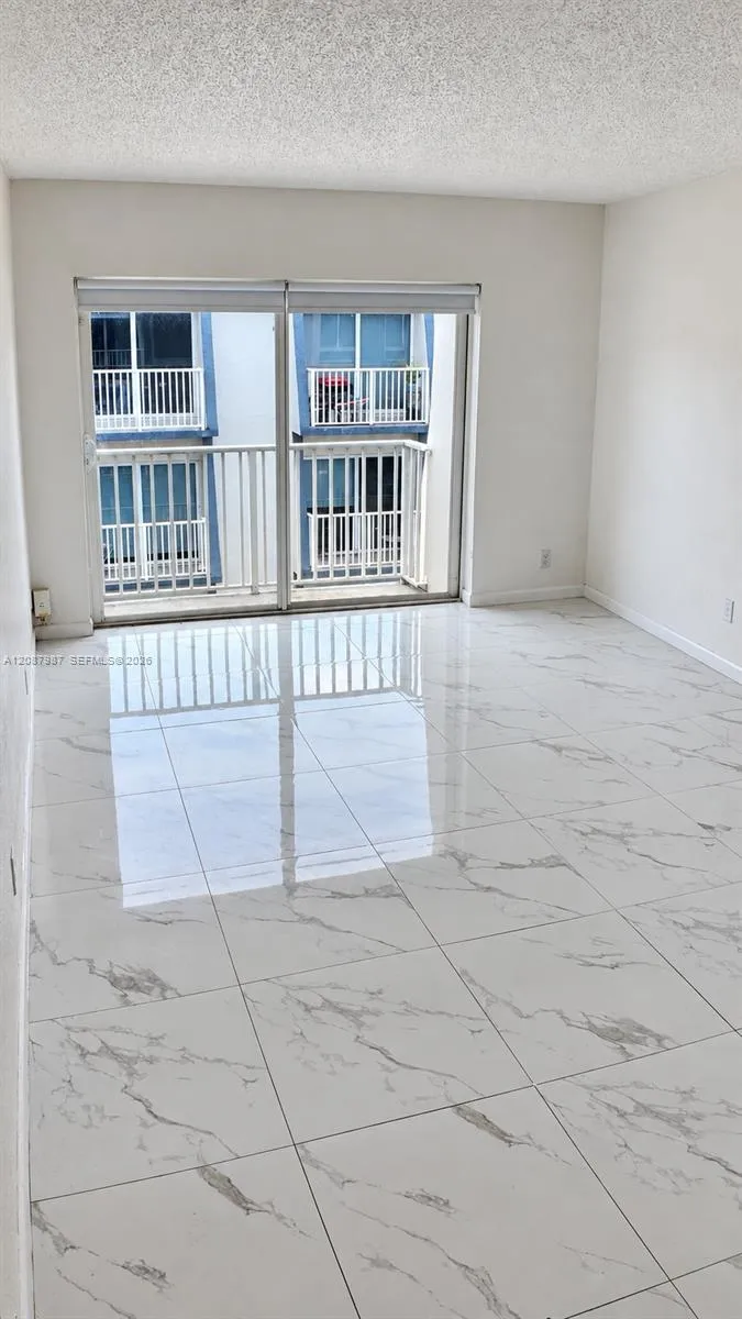 11150 SW 196th St #404 Cutler Bay, FL 33157