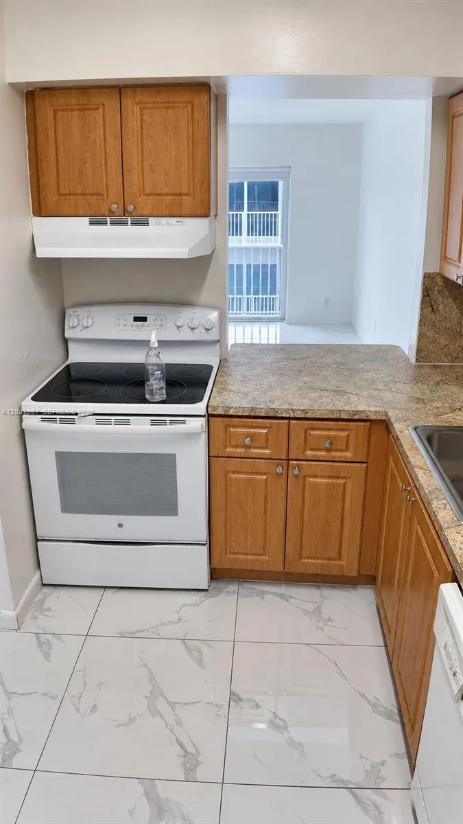 11150 SW 196th St #404 Cutler Bay, FL 33157