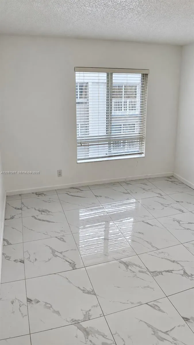 11150 SW 196th St #404 Cutler Bay, FL 33157