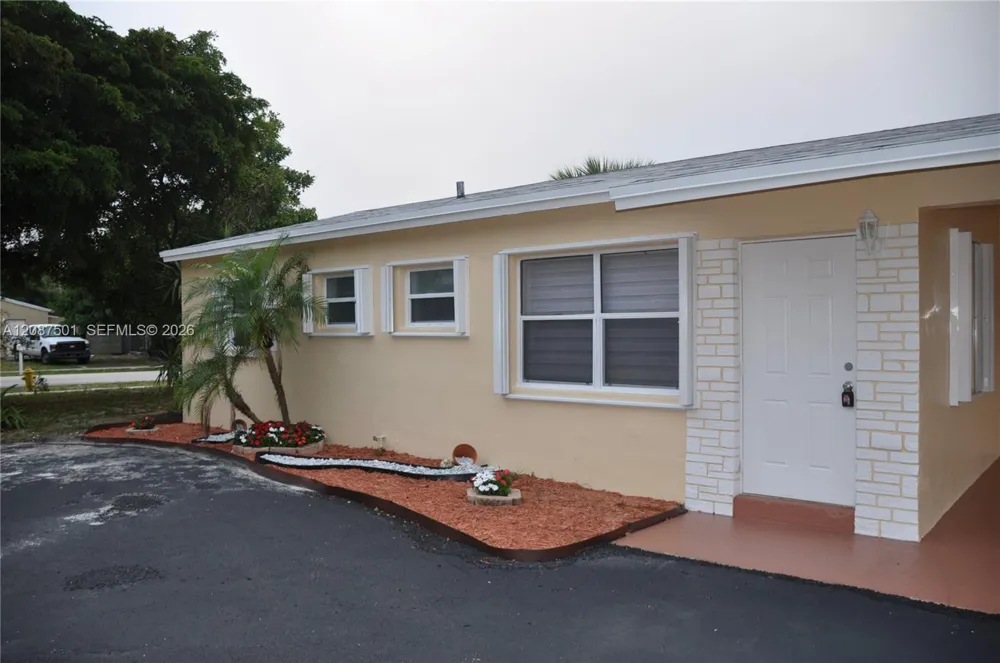 571 NE 61st St Oakland Park, FL 33334