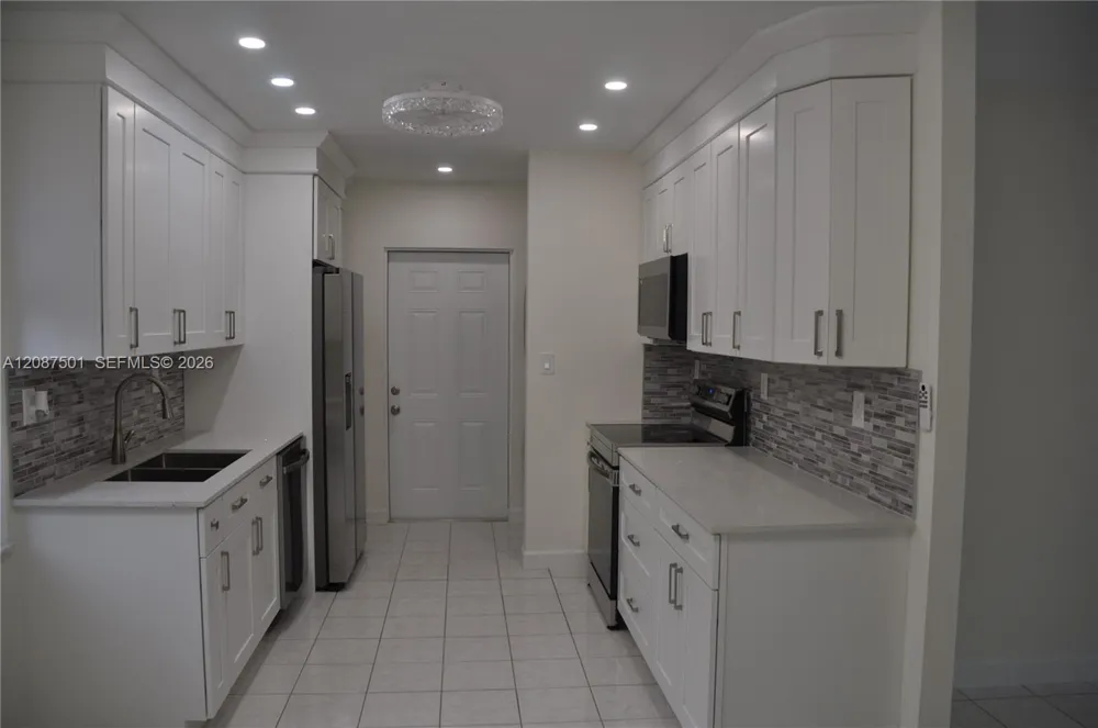 571 NE 61st St Oakland Park, FL 33334