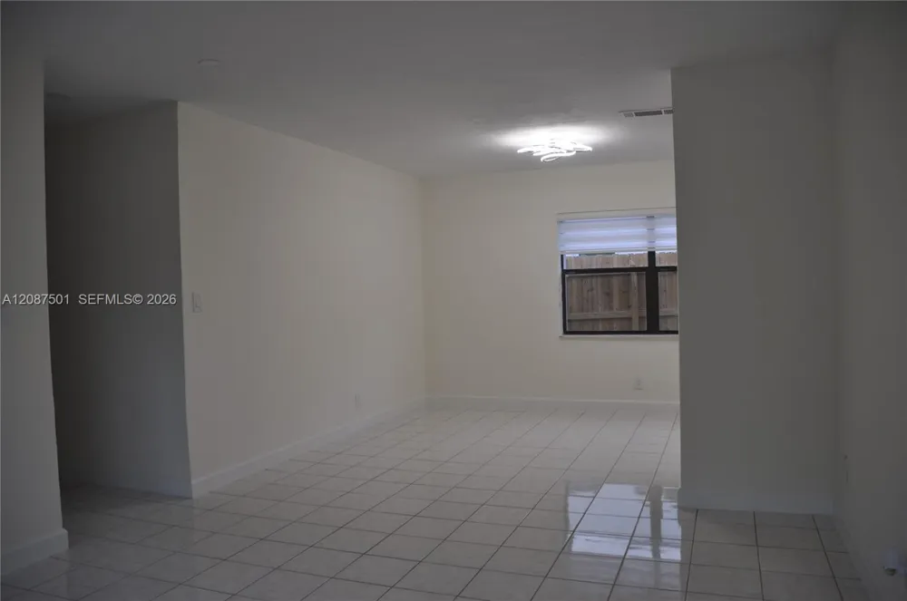 571 NE 61st St Oakland Park, FL 33334