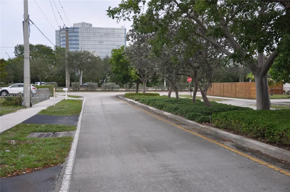 571 NE 61st St Oakland Park, FL 33334