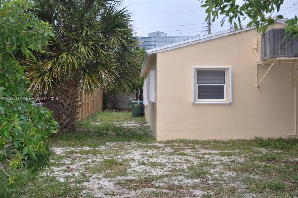 571 NE 61st St Oakland Park, FL 33334
