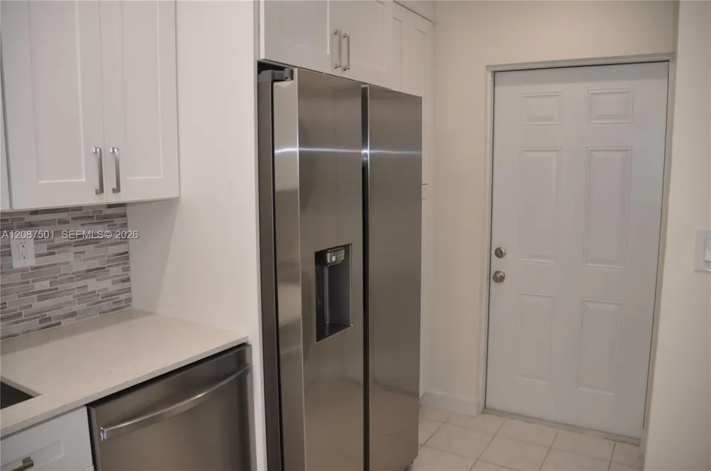 571 NE 61st St Oakland Park, FL 33334