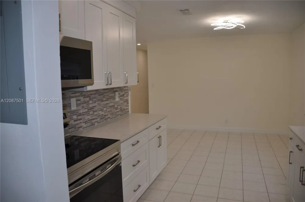 571 NE 61st St Oakland Park, FL 33334