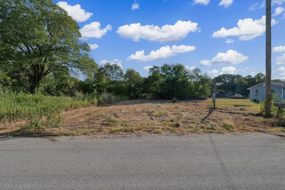 312 Waco Street Mart, TX 76664