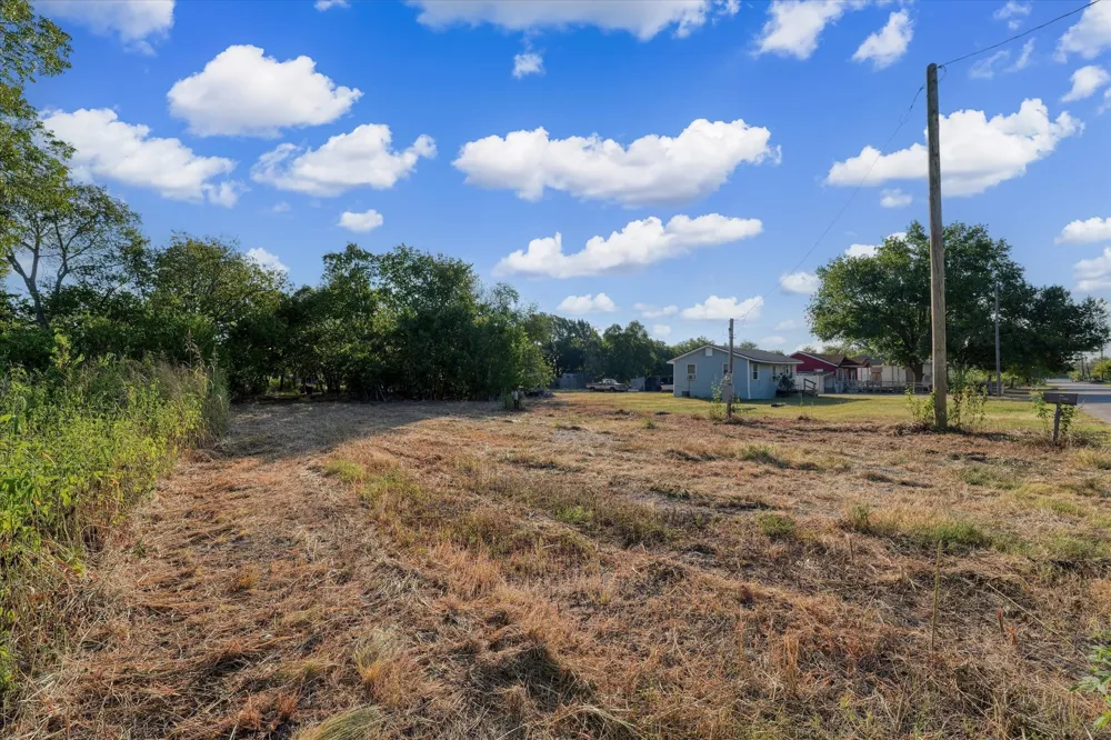 312 Waco Street Mart, TX 76664