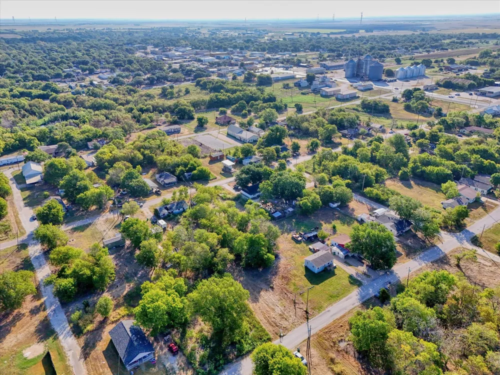 312 Waco Street Mart, TX 76664