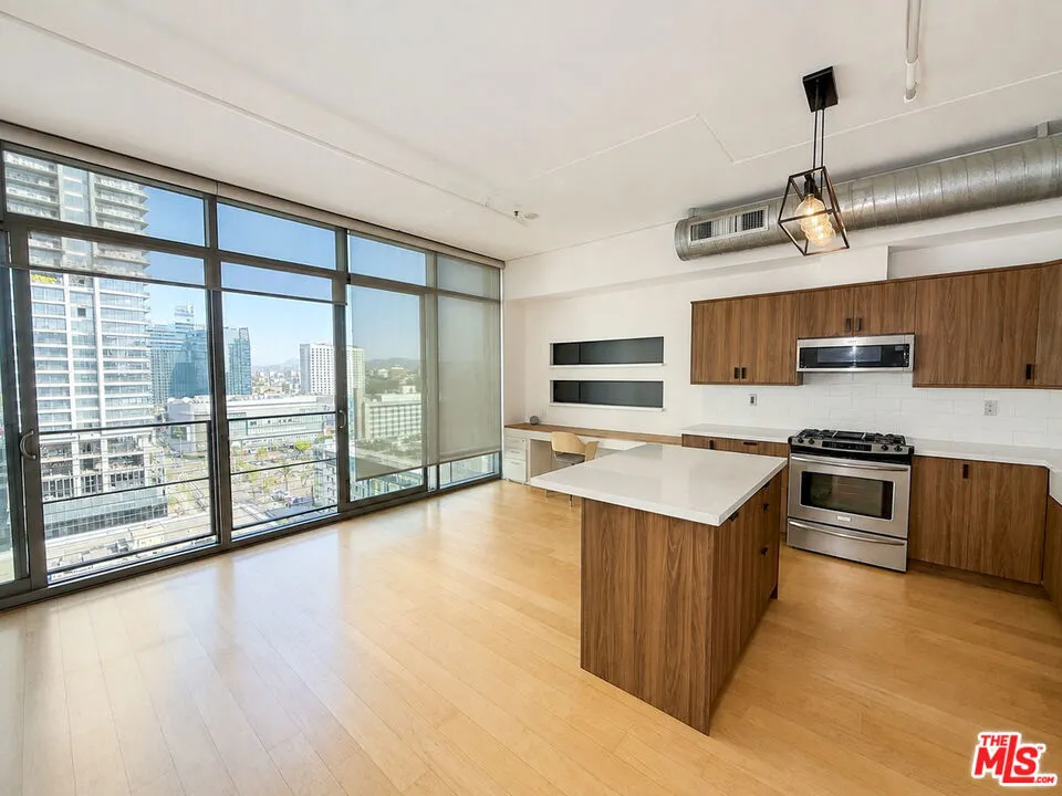 1100 S Hope Street #1510 Los Angeles, CA 90015
