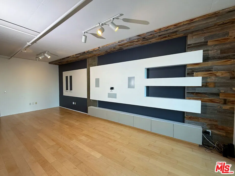 1100 S Hope Street #1510 Los Angeles, CA 90015